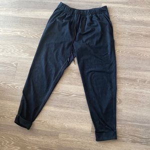 Lululemon jetcrop size 6 snakeskin black pattern